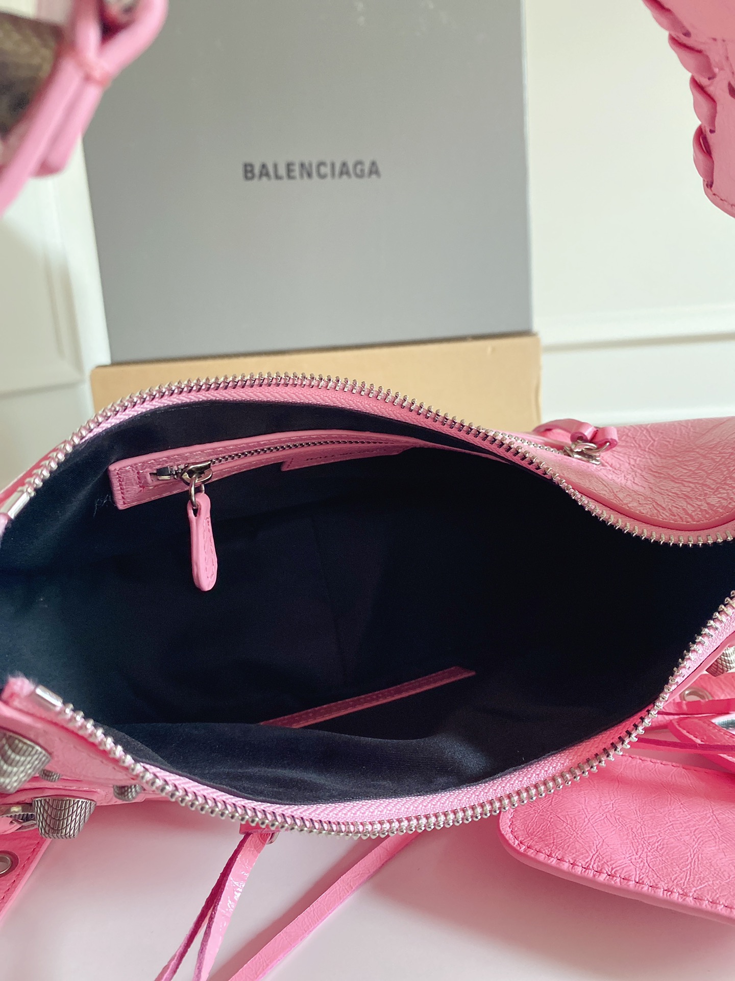 cowhide large pink / moon bag / dumpling bag 8