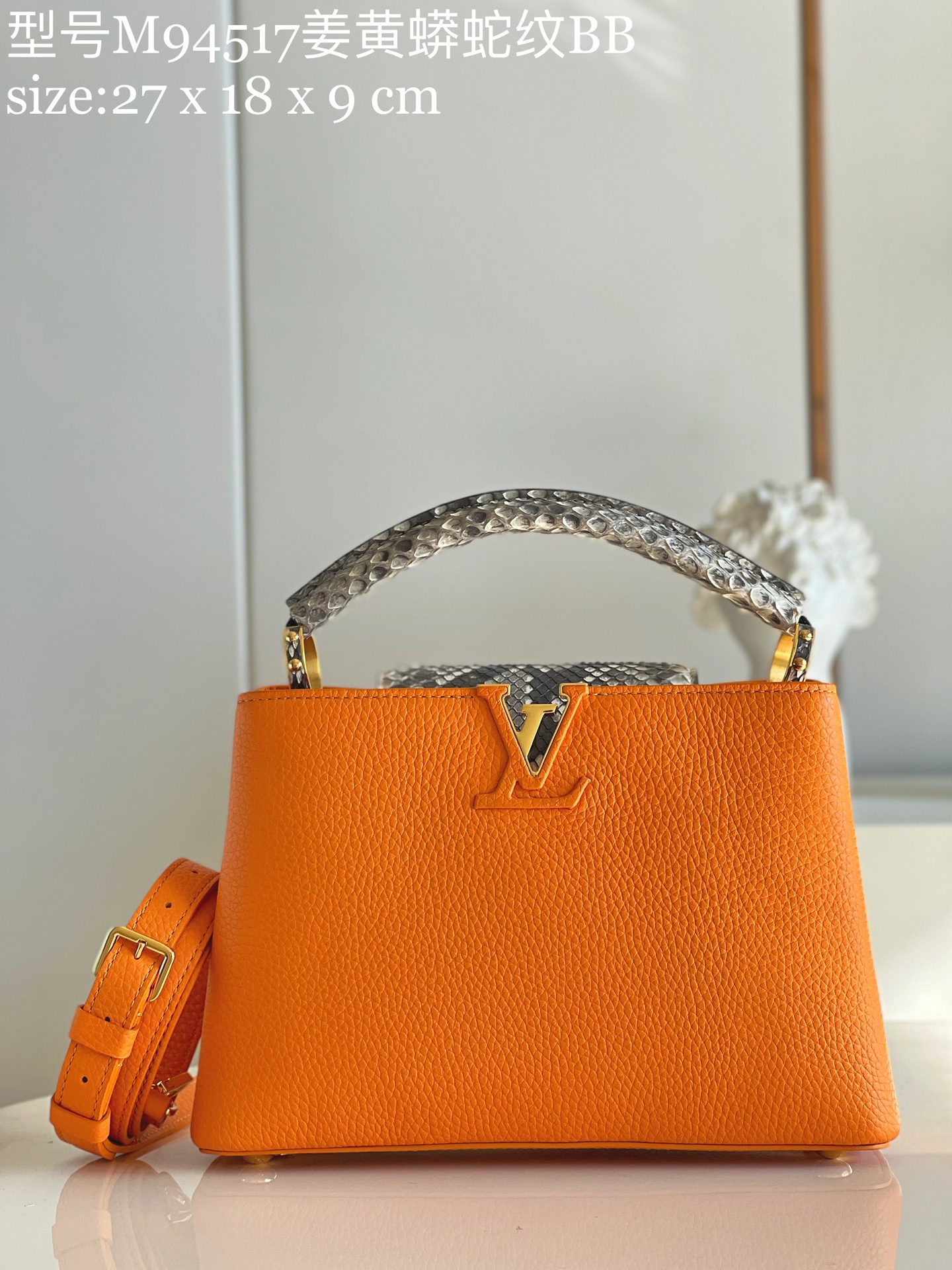 NO:398041,【Exclusive real photo Model M94517 Turmeric Python Pattern Small】 Capucines BB handbag imported from France, shiny metal trim, unique Capucines cover can be included in the bag to display letter logos, and can be turned outwards. The Monogram Flower pattern is presented. size: 27 x 18 x 9cm kl.,LV【original leather】,louis vuitton,cowhide19860909【独家实拍 型号M94517姜黄蟒蛇纹 小号】 Capucines BB手袋 法国进口小牛皮,闪亮的金属饰件,特有的Capucines搭盖既可收入包内展示字母标识,又可外翻 呈现Monogram Flower图案 size:27 x 18 x 9cm kl.,LV【原厂皮】,louis vuitton,cowhide,Bag