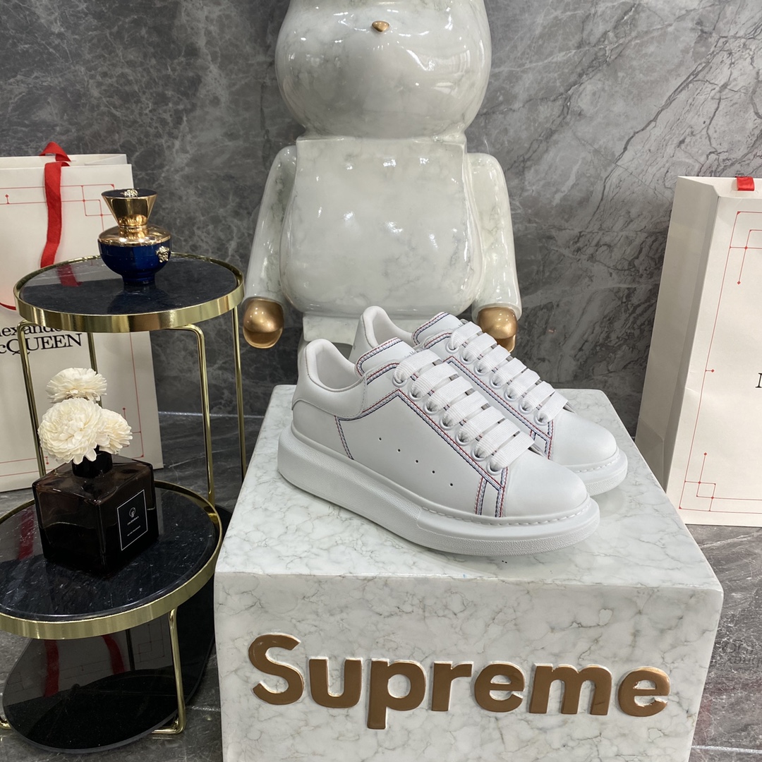 NO:695224,Alexander McQUEEN's new model @authentic explosion-proof 11 top-quality McQueen original leather, white imported silk leather, original white shoe box, cloth bag handbag, complete package, and an extra pair of shoelaces!  The back-packing process uses imported shaping machine hot melt glue to shape!  Perfect authentic replica!  - McQueen's classic star hit and versatile model that keeps returning. 1. High-quality fabric imported from Italy. Resistant to water and does not change color. Silk cowhide color matching. 2. Lining imported A-grade water-dyed sheepskin (the price is the same as cowhide and more comfortable than cowhide). Cowhide foot pads!  Feet with super clear high temperature air pressure logo 3 outsole original private mold rubber TU full matte outsole, men's and women's models have different mold lasts 4 eyelets all-steel eyelet gaskets are also all steel, no deformation or fading K market iron-made eyelets thick bottom design about 4.5cm Size female 34-39 male 38-46 (female 34 40 41 male 38 45 46  Non-returnable), casual shoes/sports shoes, alexander mcqueen, sneakers, cowhide, sheepskin19860909Alexander McQUEEN新款@正品爆拆 11顶级麦昆原版皮料白色进口丝绸皮 原版白色鞋盒 布袋手提袋 全套包装、多送一副鞋带！后包工艺采用进口定型机热熔胶定型！完美正品复刻！- 麦昆 经典明星爆款百搭款回头率 1面料意大利进口高质感.抗水擦不变色质.丝绸牛皮配色 2内里进口A级水染羊皮（价格和牛皮里同等 比牛皮上脚还舒适） 垫脚牛皮垫脚！垫脚超清晰高温空压logo 3大底原版私模橡胶TU全哑光大底,男款女款磨具楦型都不一样  4鸡眼全钢鸡眼垫片也是全钢 不变形不掉色 k市场 铁制造鸡眼 厚底设计 约4.5cm Size女34-39男38-46（女34 40 41 男38 45 46 不退换）,休闲鞋/运动鞋,alexander mcqueen,sneakers,cowhide,sheepskin,Women's Shoes