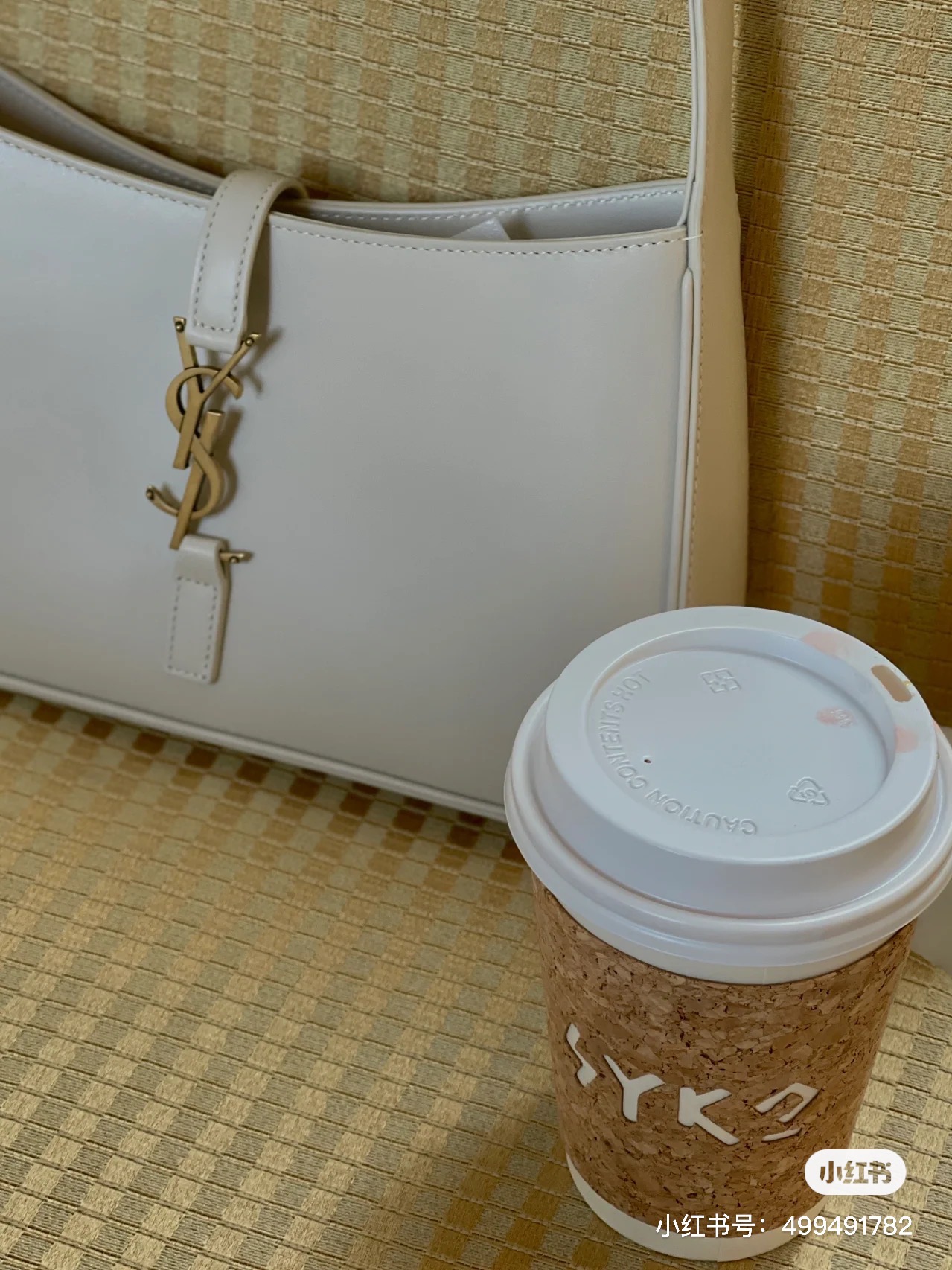 Saint laurent Ysl LE 5 À 7 平纹腋下包 657228白色