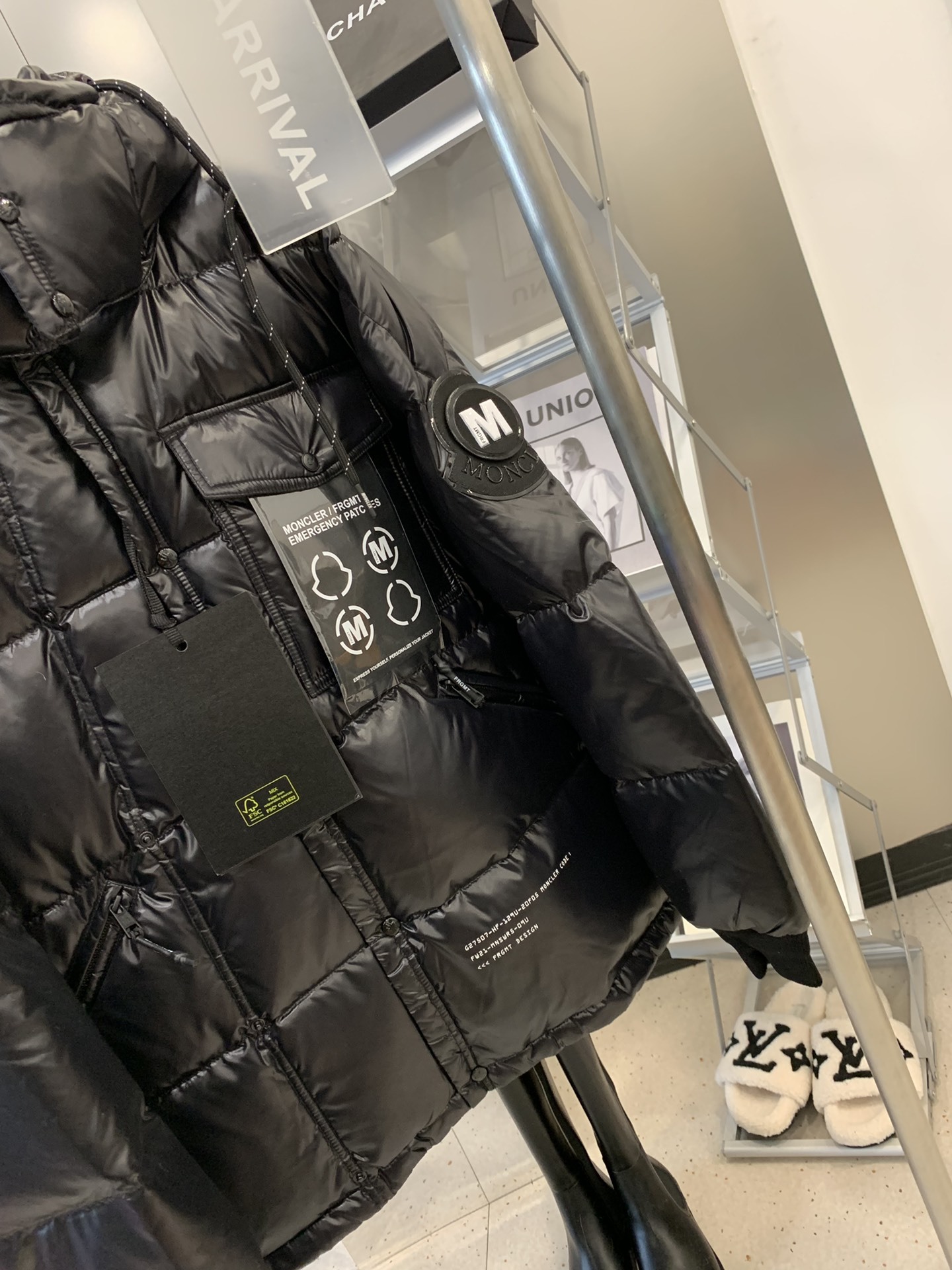 Moncler蒙口m羽绒服%白鸭绒!