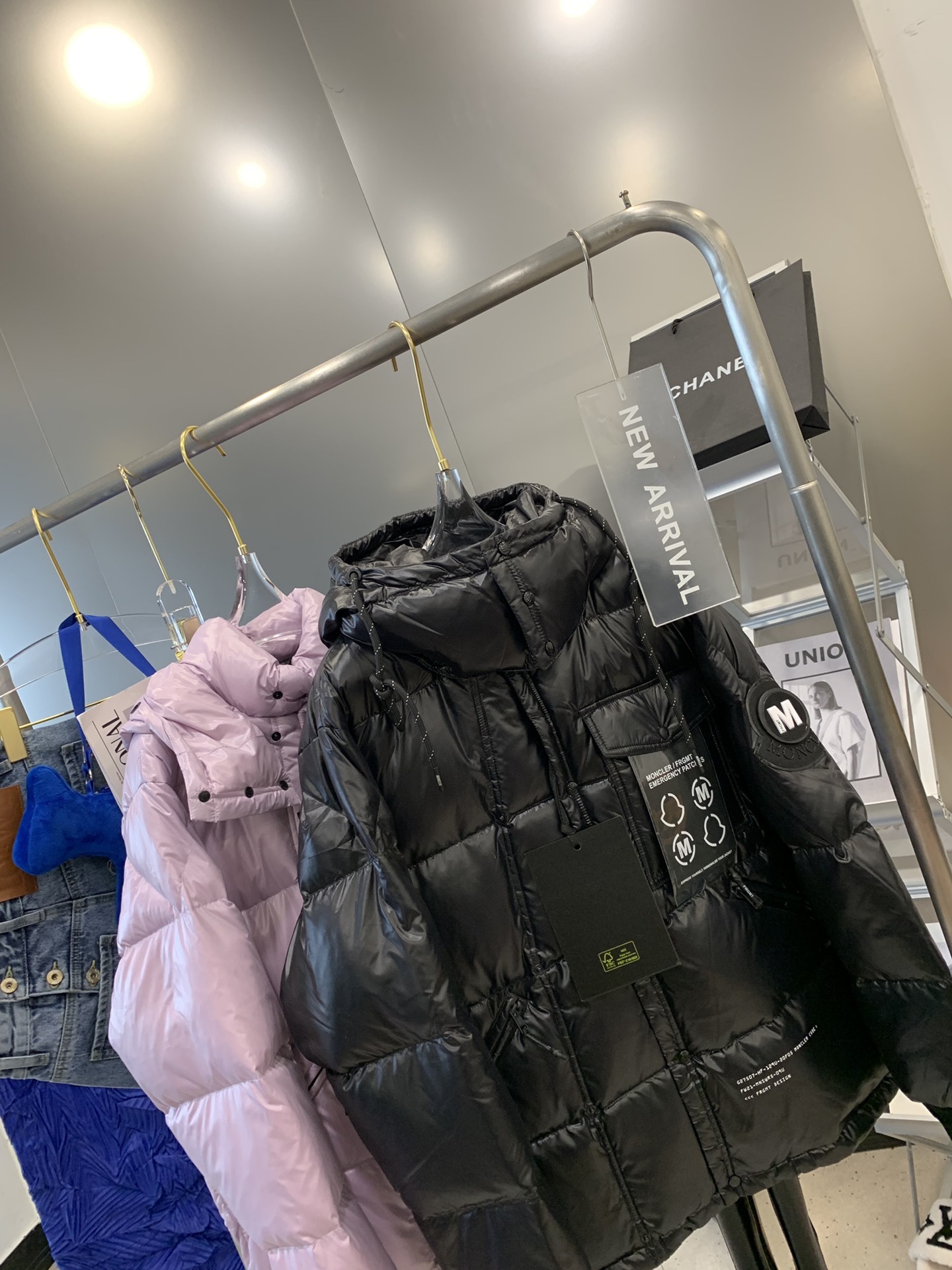 Moncler蒙口m羽绒服%白鸭绒!