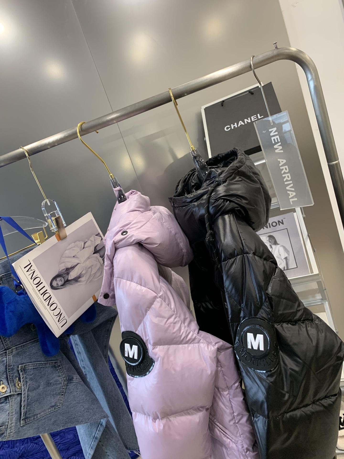 Moncler蒙口m羽绒服%白鸭绒!