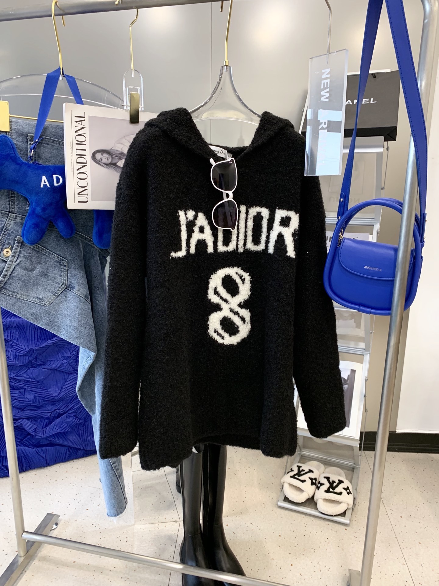 ChristianDior8字连帽毛
