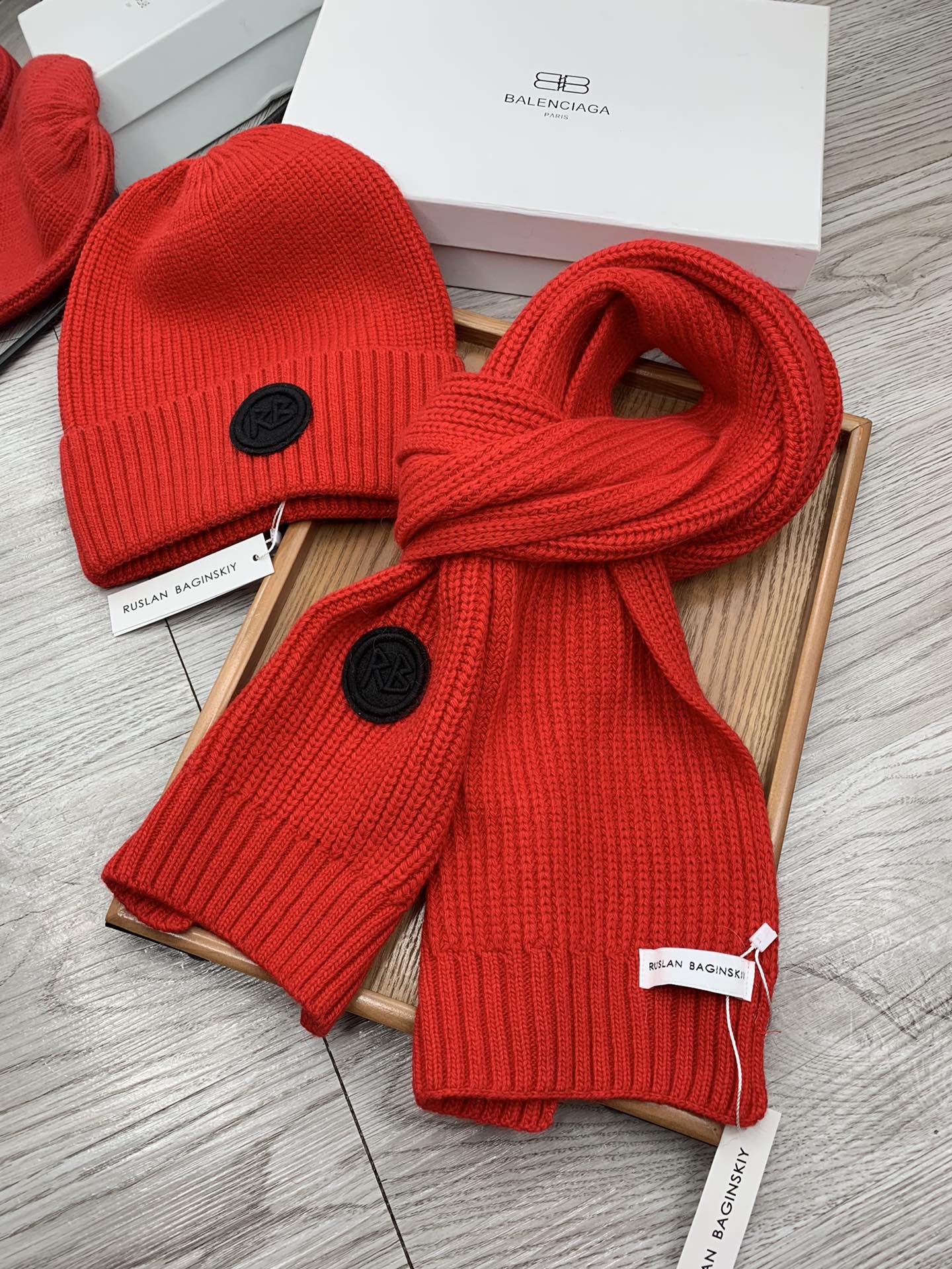 🌹。RB。【羊毛套装帽子】经典套装帽子！帽子➕围巾！材质：70%羊毛➕30%兔毛。暖暖哒超级舒服～冬日小