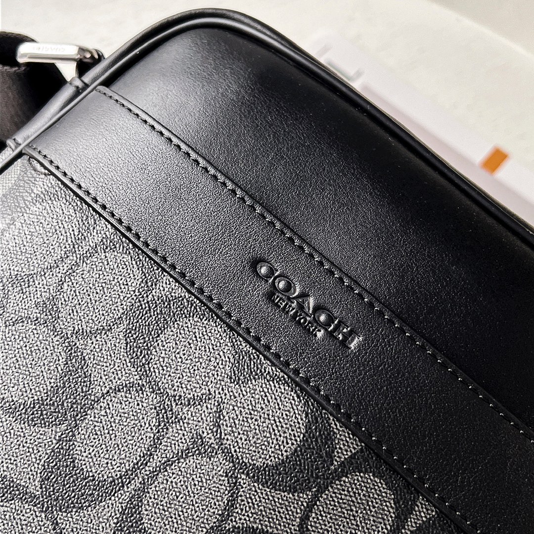Coach 71764升级版 新款 C家54788 男士单肩小斜挎 头层牛皮品质 皮质还有 C家独有的皮质 暴力测试 品质经得起考验 尺寸：22*26*7