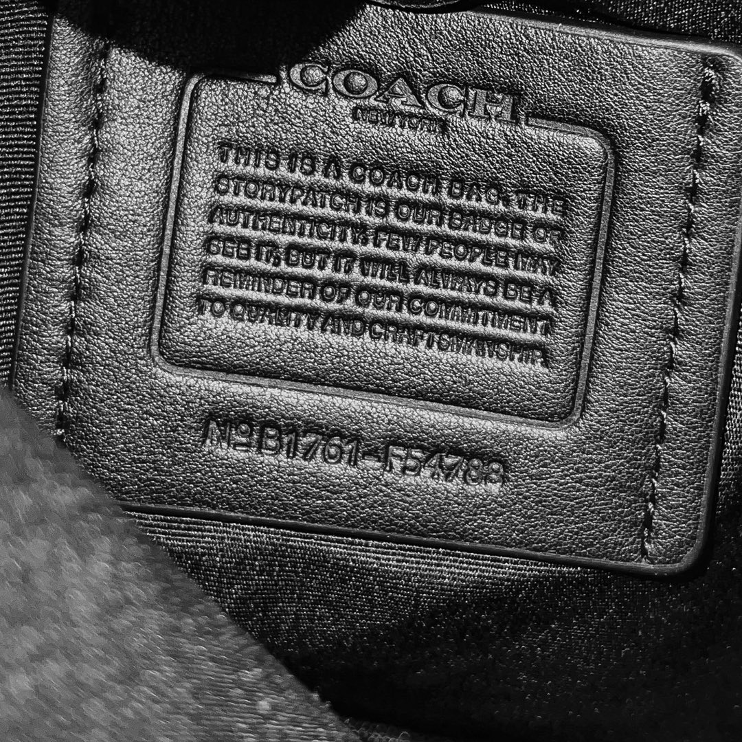 Coach 71764升级版 新款 C家54788 男士单肩小斜挎 头层牛皮品质 皮质还有 C家独有的皮质 暴力测试 品质经得起考验 尺寸：22*26*7