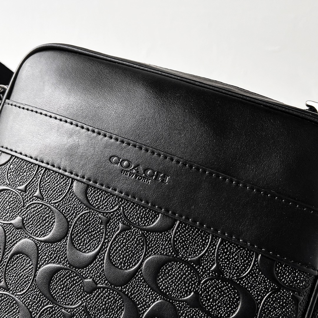 Coach 高端品质 C家F11741男士浮雕压c纹单肩斜挎包