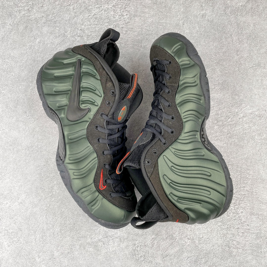 图片[3]-💰490 NK Air Foamposite One 军绿泡 莞产原底面 公司渠道同模具 鞋型发泡360度无死角 双层Zoom气垫植入 中底完美注胶 搭载原厂碳纤维材质 诞生于1997年的NK Air Foamposite系列可以说是整个球鞋历史上最为经典的系列之一 也就是我们常说的“喷”和“泡” 其中“喷”由Foamposite One代言人Penny的英文音译而来 而“泡”则来源于另一款鞋型 Foamposite Pro中\”pro\”的音译 在诞生初期 由于高昂的造价以及超前的外形 Foamposite系列的反对者不在少数 甚至有人认为这款鞋会毁掉整个球鞋行业 但事实证明这双灵感来自于甲虫 自带“黑科技”鞋面以及双层Zoom+大块碳板的太空球鞋不仅受到了大众的接受与追捧 并且成功的影响了篮球鞋的发展 SIZE：38.5 39 40 40.5 41 42 42.5 43 44 44.5 45 46 编码：by5936060-运动鞋