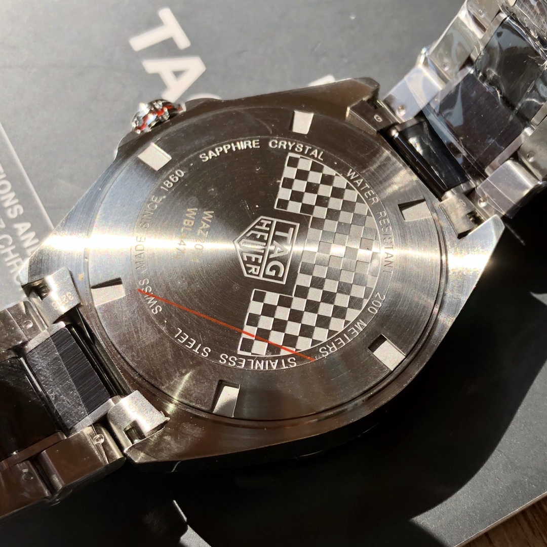 批💰1500配盒
新款硬货，Original Tagheuer,泰格豪雅F1系列机械表，专柜15500。 ~43mm表径，蓝宝石镜面，超强夜光指针，原装机芯，支持拆机验货，硬汉风格，超高难度精钢拉丝工艺无法仿制，一表一码配吊牌，专柜同步！全新全套出！
