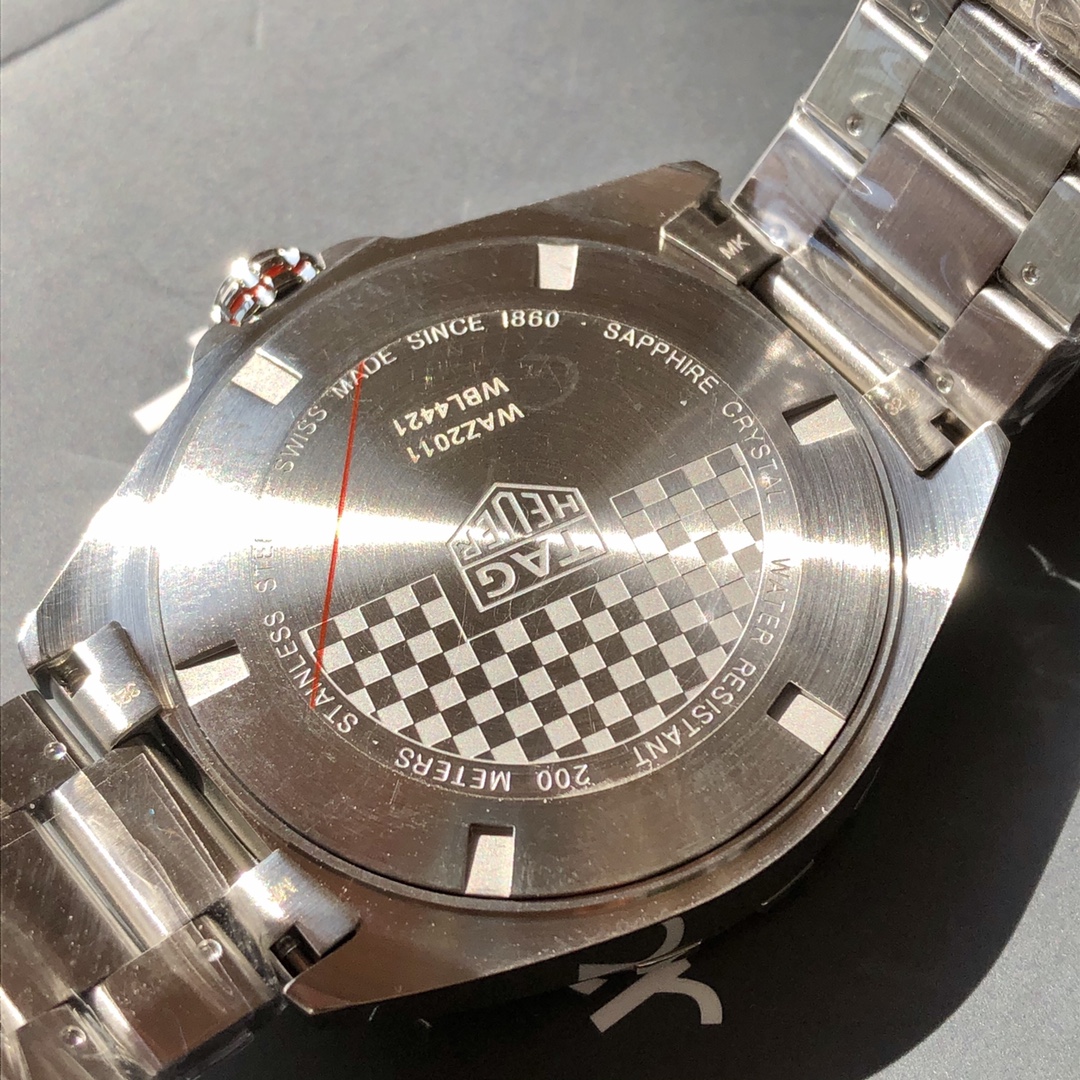 批💰1500配盒
新款硬货，Original Tagheuer,泰格豪雅F1系列机械表，专柜15500。 ~43mm表径，蓝宝石镜面，超强夜光指针，原装机芯，支持拆机验货，硬汉风格，超高难度精钢拉丝工艺无法仿制，一表一码配吊牌，专柜同步！全新全套出！