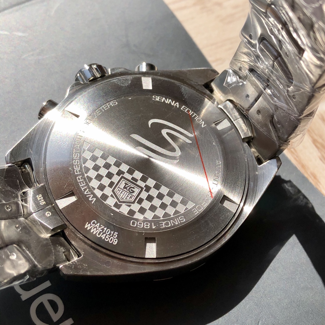 批💰700配盒
爆款回货，Original Tagheuer,泰格豪雅F1系列 喜拿纪念石英表，专柜1万+。 ~43mm表径，蓝宝石镜面，超强夜光指针，原装机芯，支持拆机验货，硬汉风格，超高难度精钢拉丝工艺无法仿制，一表一码配吊牌，专柜同步！全新全套出！