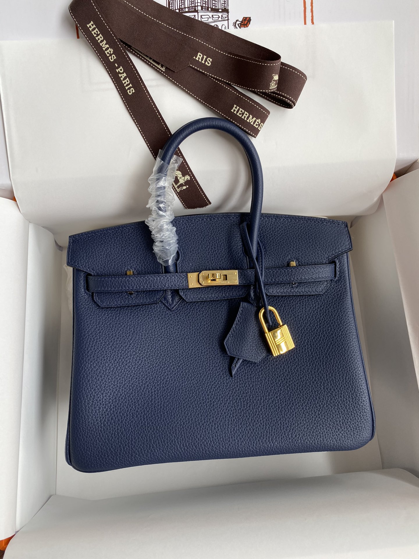 En stock: Birkin 25cm piel Togo importada azul marino herrajes dorados y plateados