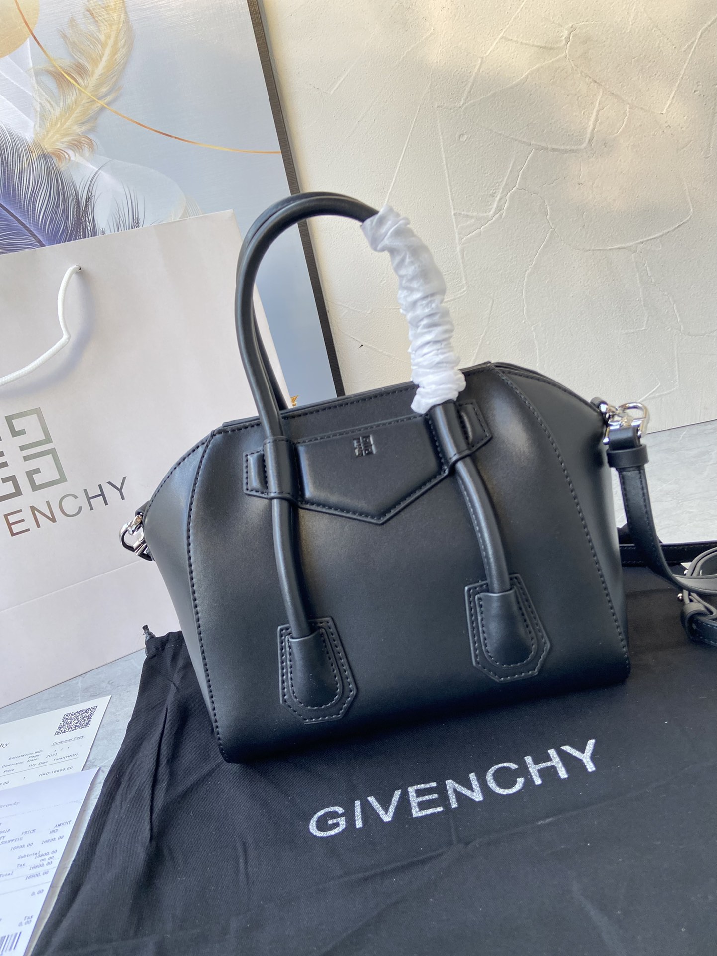 Gucci 新款手提包• MINI ANTIGONA LOCK BAG IN BOX LEATHER 法国 BOX皮