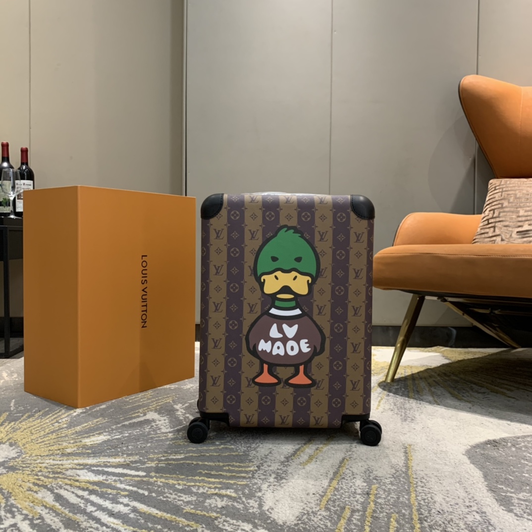El diseñador japonés Nigo y Virgl Abl0h colaboran por segunda vez, haciendo que la maleta Horizon presente una divertid…