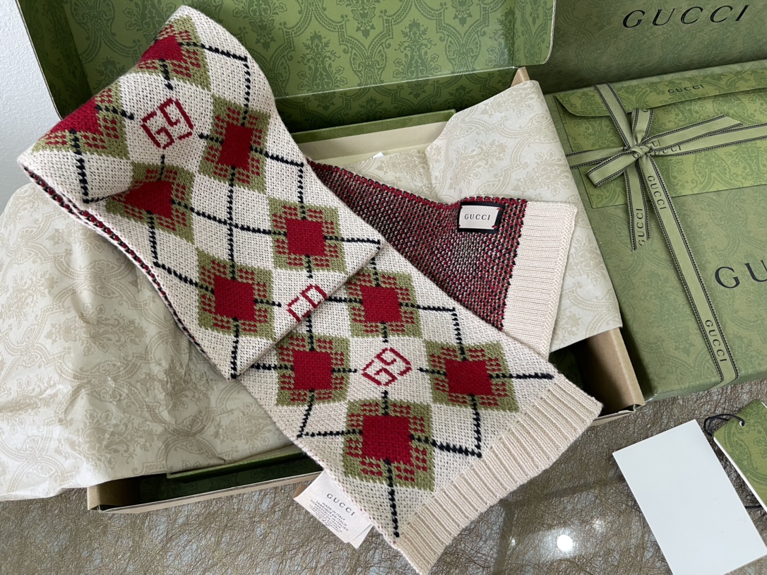 GUCCI古驰几何图案100%羊毛童装围巾660631