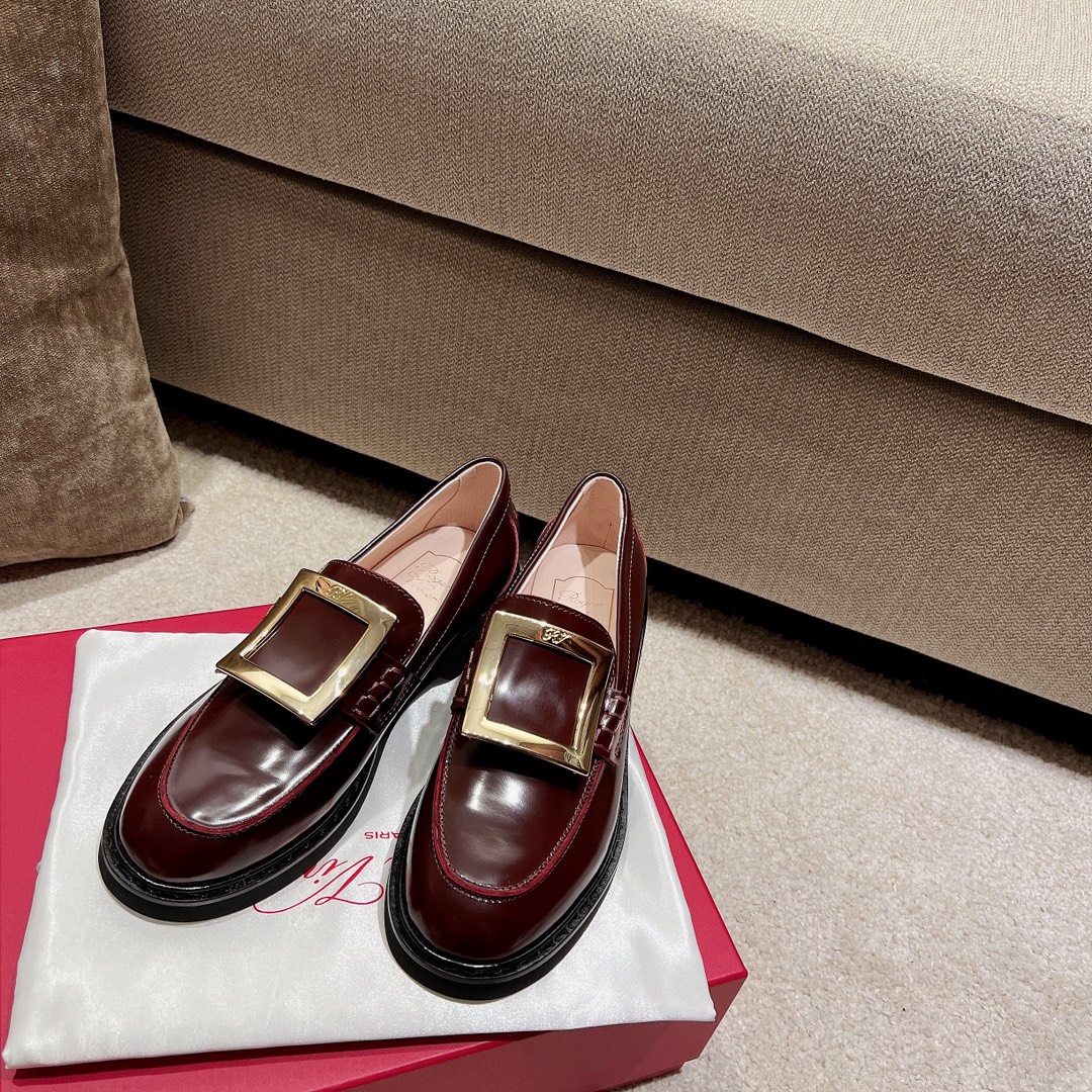 Roger Vivier 최고 버전 로퍼 스웨이드/에나멜 가죽 정품 EVA 천연가죽 테두리 퀄리티의 정점