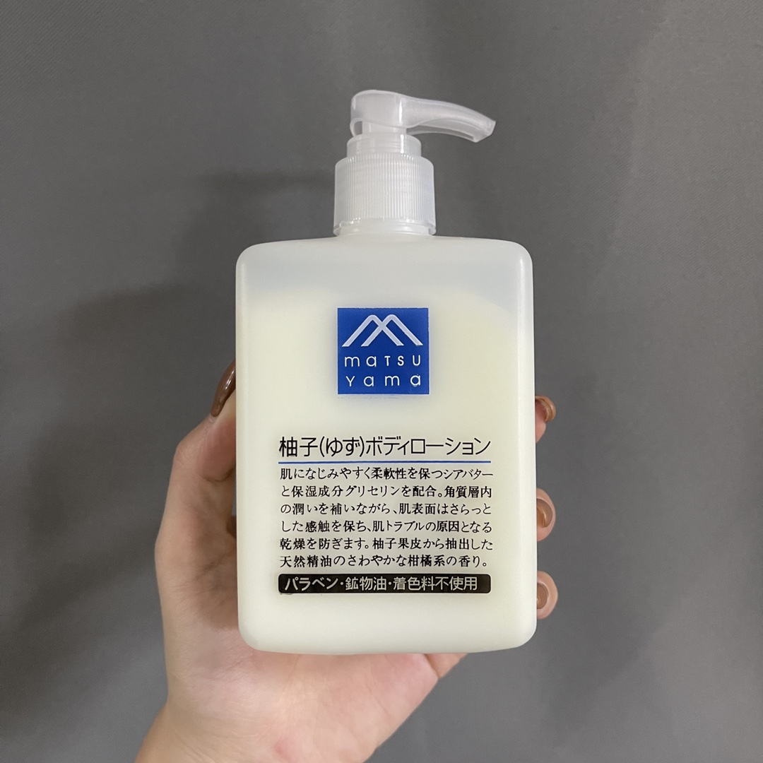 22！（下单备注：松山身体乳） 松山油脂身体乳300ml🔜实拍📷现货‼️平价出售❗️原箱打盒6支✔日本松山柚子身体乳到货配原箱 ✔治愈系的味道，松山油脂身体乳 ，🇯🇵日本无添加百年品牌，淡淡的柚子味，清爽水润不油腻，最自然系的一个…