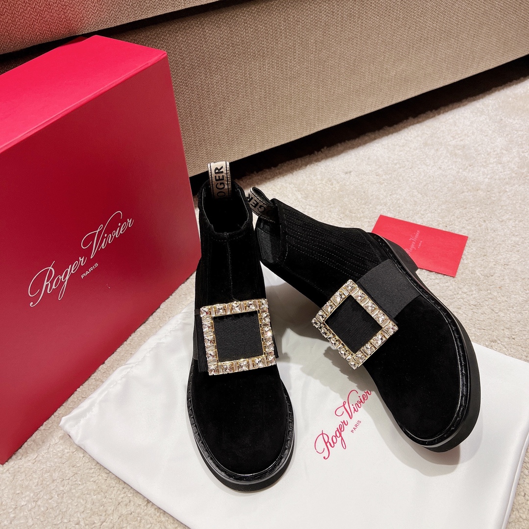 NO:533960,【RV】The most beautiful and popular Chelsea Martin boots The highest version of the love at first sight This short boot can be used to control any style, sweet or salty, upper, imported titanium bead leather/open-edge bead leather/high mercerized beef velvet, inner foot pad imported mixed lambskin, buckle head, Swarovski rhinestone + k gold electroplating, outsole, genuine leather edge strip + EVA high density foamed sole, heel height 3.5cm, size 35-39 (34, 40, 41 custom-made, no return and exchange) P, boots, boots, cowhide, sheepskin19860909【RV】最美火爆切尔西马丁靴 最高版本一见钟情的款式这款短靴能驾驭任何风格可甜可咸 鞋面·进口胎牛漆皮/开边珠牛皮/高丝光牛绒 内里垫脚进口混种小羊皮 扣头·施华洛水钻+k金电镀 大底·真皮沿条+EVA高密度发泡大底 跟高3.5cm 尺码35-39（34、40、41定制不退换） P,靴子,boots,cowhide,sheepskin,Women's Shoes