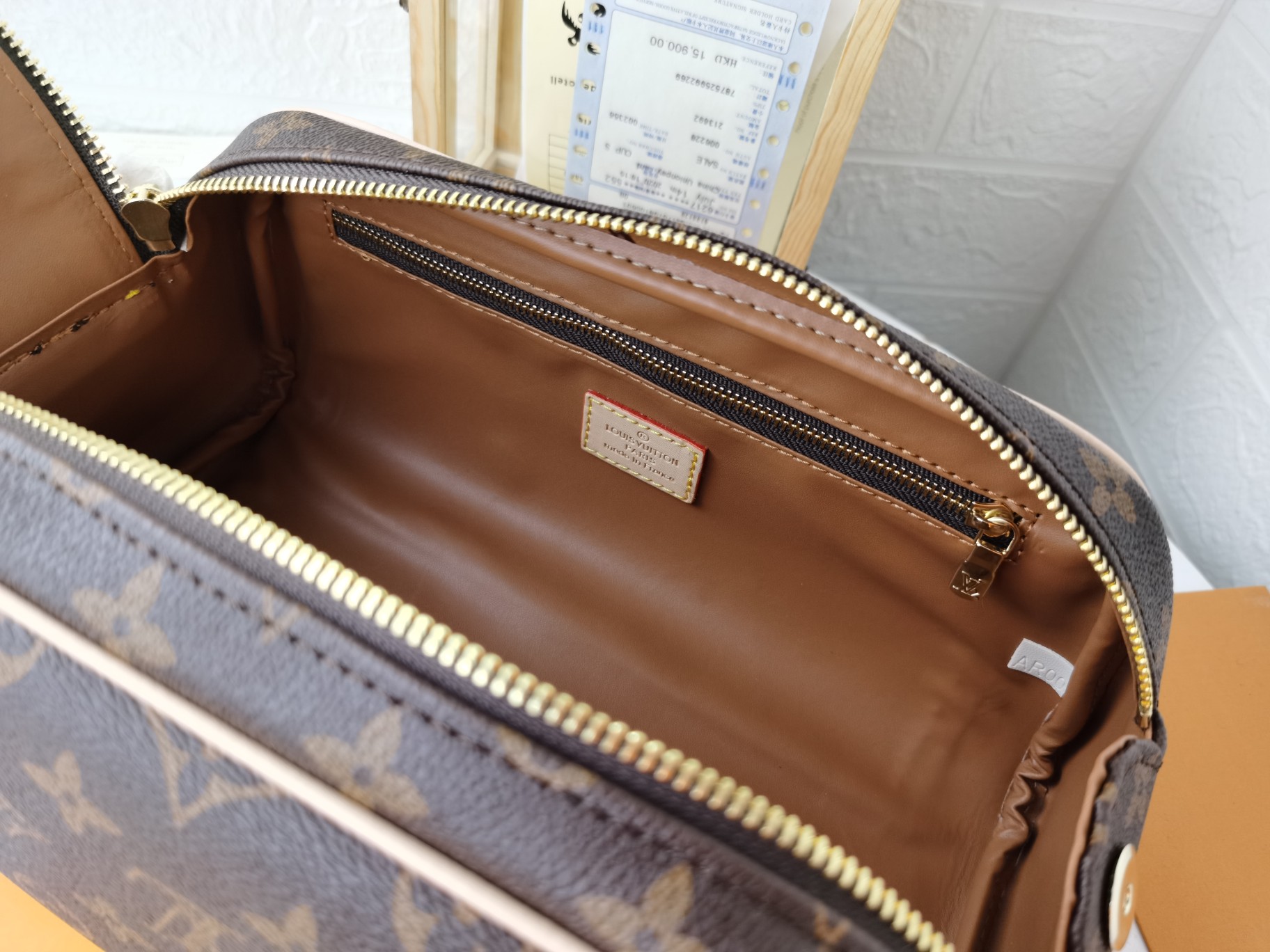 大人のための洗練されたダミエ柄トイレタリーバッグ