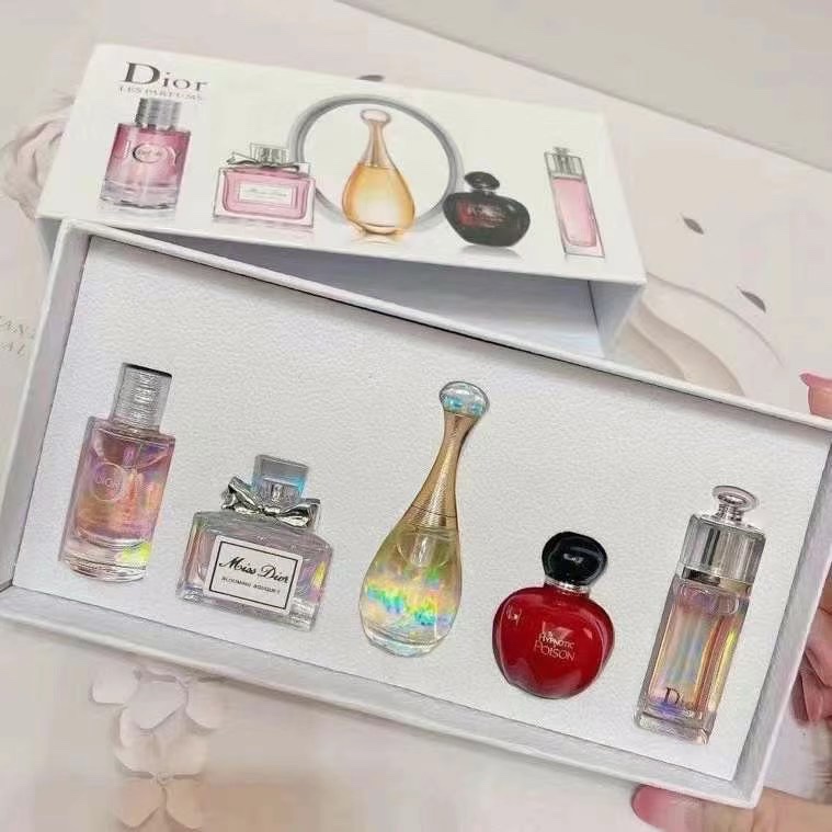 Dior Miniature Perfume Set, 5ml x 4/5, Luxury Fragrance Collection Gift Set 2 i1637410684 1812 1