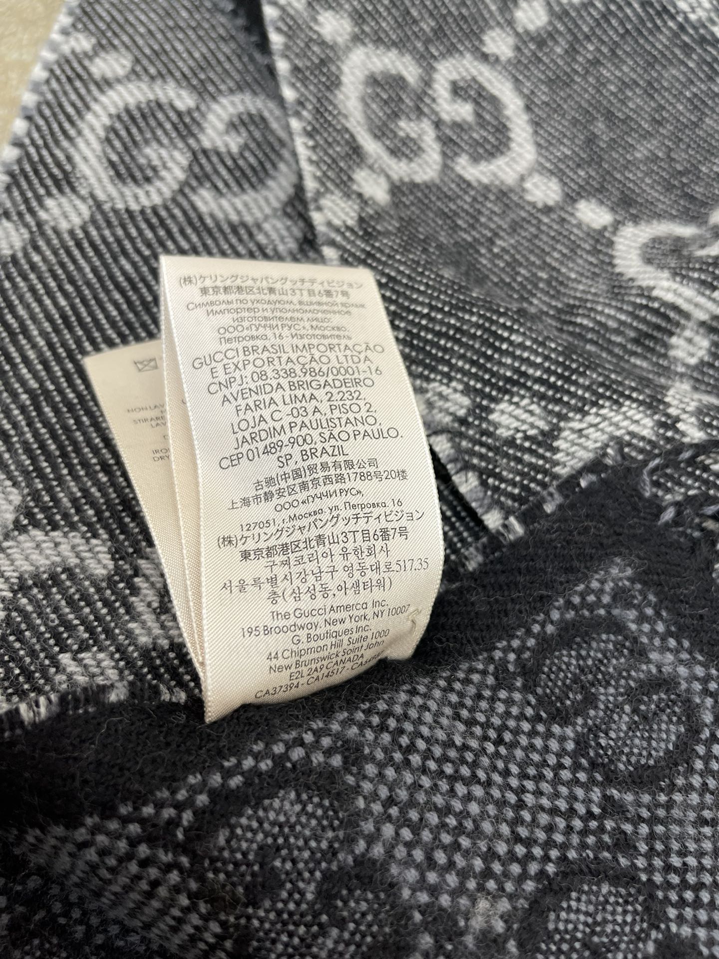 GUCCI古驰GG图案双面羊毛围巾676610