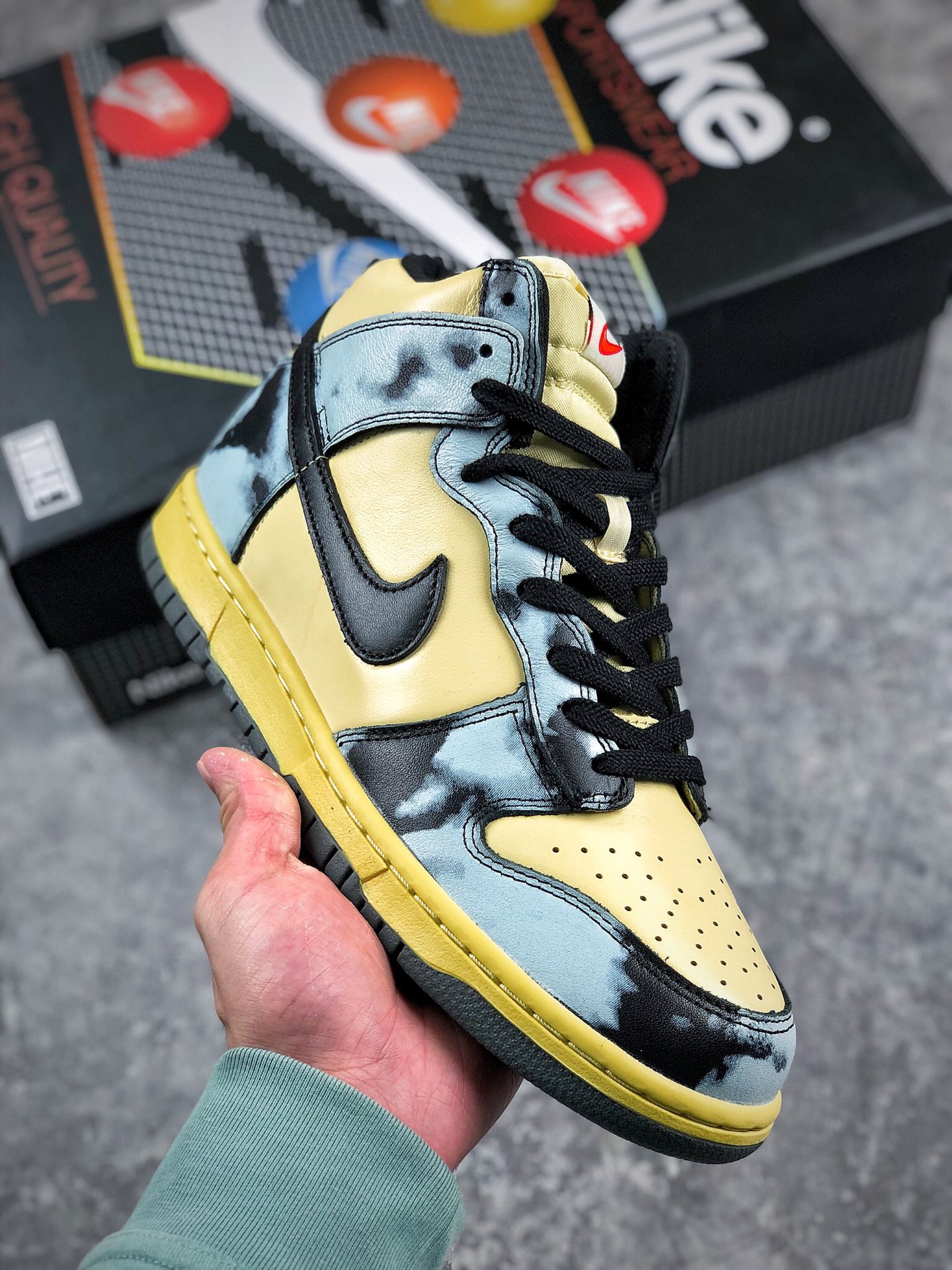 本地自取 终端放货
Nike x LPL Dunk Low 黑色夜光 英雄联盟
原装头层材料 独家版型蒸餾加工
帶來的是更好的视觉和脚感体验
大厂纯原品质出货 清洁度 电绣工艺 皮料切割干净无任何毛边 细节完美
货号：DD9404-700
尺码：36 36.5 37.5 38 38.5 39 40 40.5 41 42 42.5 43 44 45 46 47.5