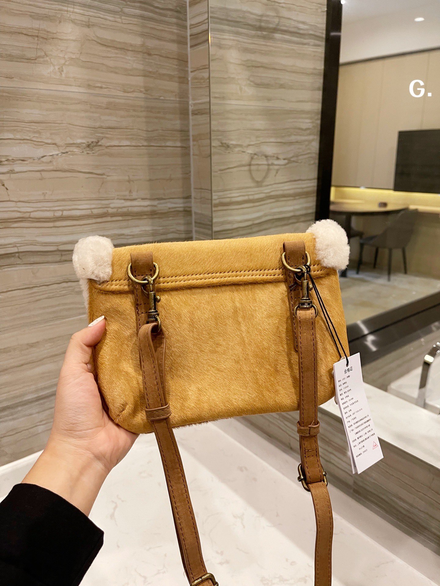 “High-Quality Lamb Wool and Two-Skind Cattle Fur Slashy Bag – 24×18 cm Dimensions” - 图片 7