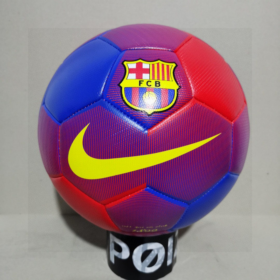 安福自取75
NIKE 耐克【足球】⚽ 巴萨队训练比赛专用球 5号训练足球
型号：5号足球
材质:pu【不变形 不吸水】
供应商：亚马逊渠道货
⚽⚽⚽⚽⚽⚽

🔥注意事项🔥: 
冲气前请充分湿润球针，用肥皂水为佳，防止气门受损，造成气门漏气。