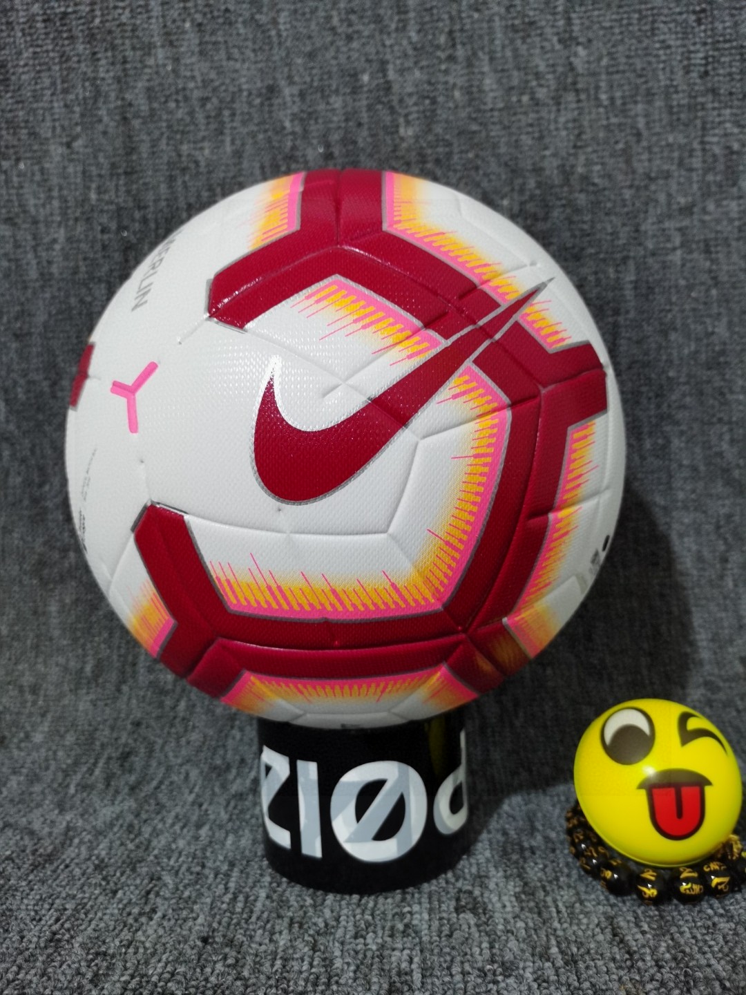安福自取75 NIKE耐克【足球】⚽ 英超联赛比赛用球 5号训练足球 材质:pu热粘合贴皮【不变形 不吸水】 ⚽⚽⚽⚽⚽⚽⚽⚽ ——————————————— ⚽⚽正品足球⚽官方防伪⚽品质保证⚽⚽ 🔥🔥注意事项🔥🔥: 充气前请充分湿润球针,用油或者肥皂水为佳,防止气门受损,造成气门漏气.🔥