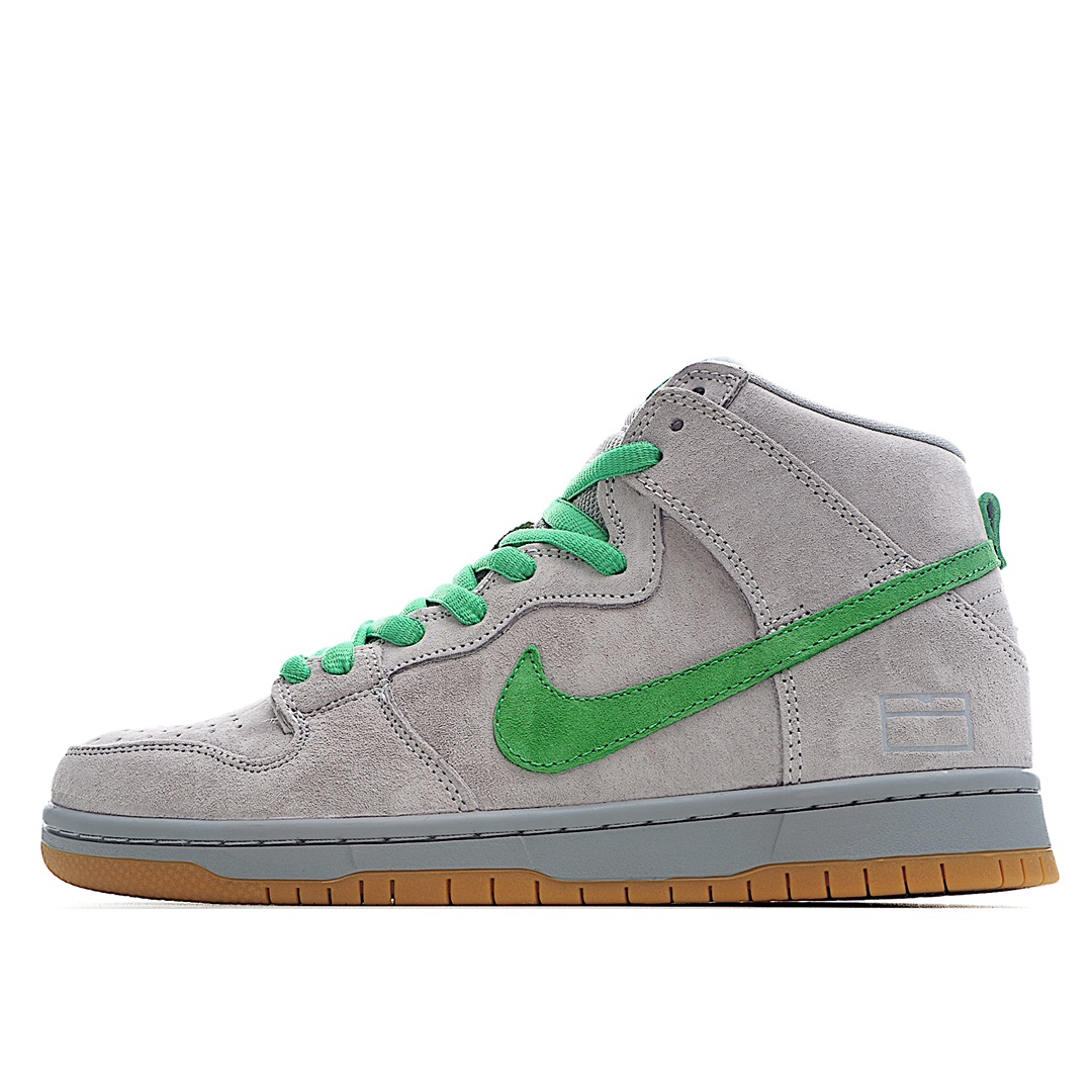 I0 Nike Dunk High Premium SB “Grey Box” 银盒 313171-039这一 特别版本以 Nike SB 早期的鞋盒外观作为灵感来源，在经典的 Dunk SB High 高帮鞋型基础上，选用了优质的牛巴革打造鞋身，银灰色的整体色调，装饰绿色的 Swoosh、鞋带等细节，在百搭的清爽气质之下，依然有着十足的亮眼效果