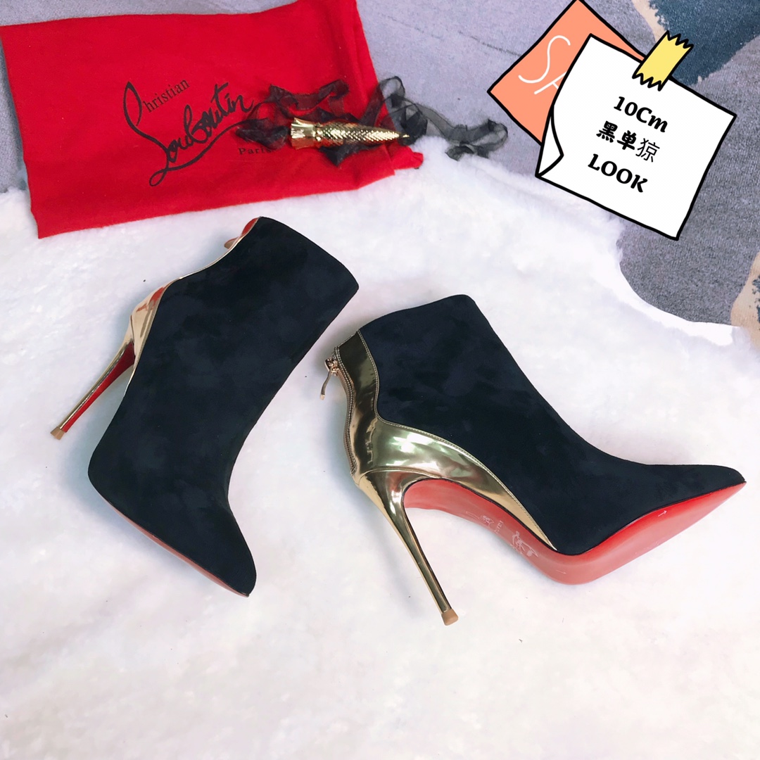 NO:337158,High-end customized autumn and winter boot series!  H10Cm, size 34-42. Private mold trademark zipper.902-Black sheep gold skin, official website synchronization Standard European code Reference:902- Color:black/gold Material:veau velours Lining:goat leather Heel height:10Cm Sole:leather sole Size:EUR 34-42 (US 4-11):,,christian louboutin,boots,sheep19860909高端订制 秋冬靴系列！ H10Cm,尺码34-42码.私模商标拉链 .902-黑羊猄金皮,官网同步 标准欧码 Reference:902- Color:black/gold Material:veau velours Lining:goat leather Heel heigh:10Cm Sole:leather sole Size:EUR 34－42（US 4一11) :,,christian louboutin,boots,sheep,Women's Shoes