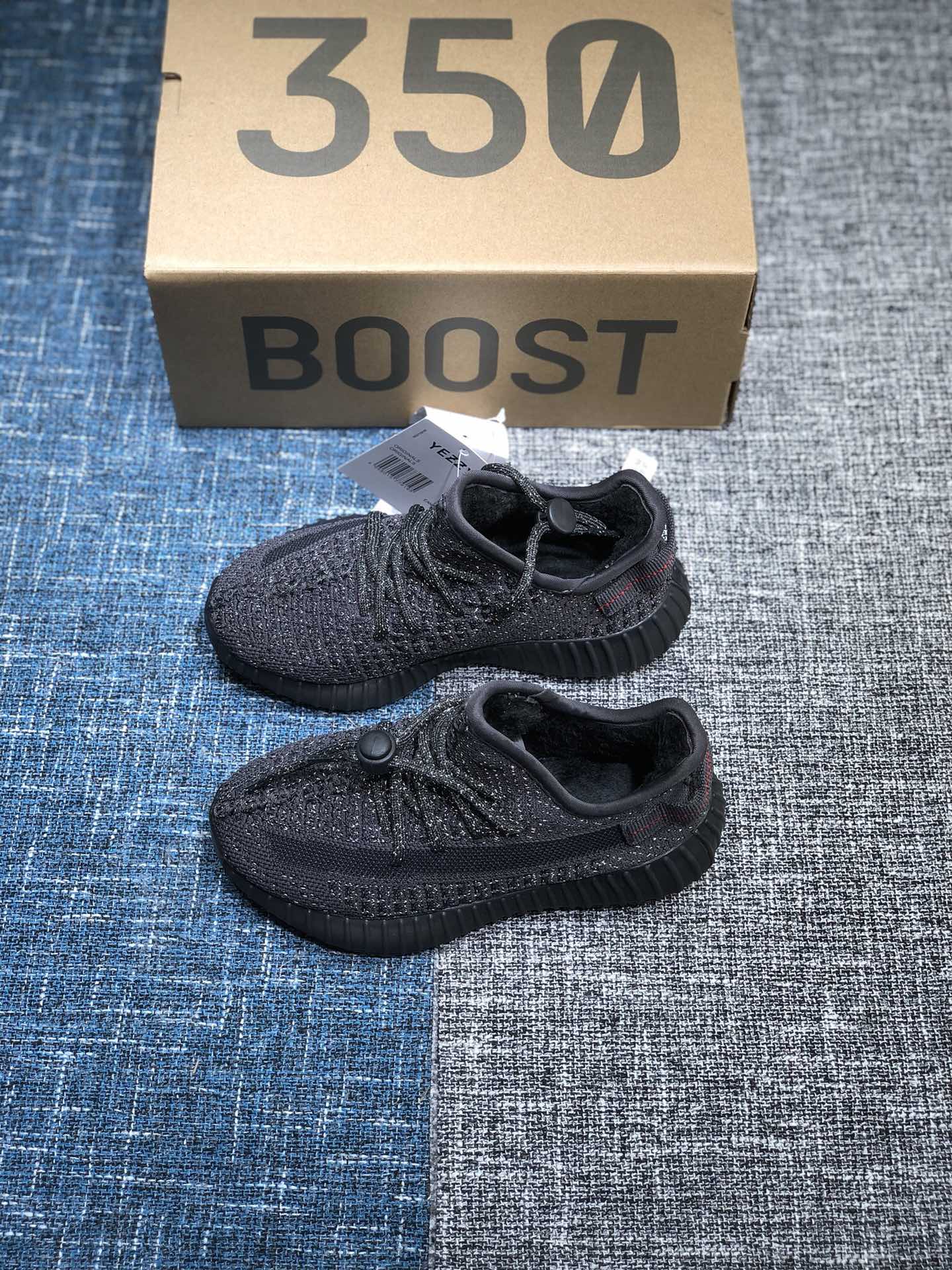 图片[7]-加毛款 冬季专属 ❗️加绒满天星 全新批次出货 独家供应👏Yeezy 350v2 黑满天星 童鞋#同步官方发售版本 市场唯一正确版本 原厂纸板开模 原厂织面，市售唯一巴斯夫童鞋，专供外贸 中文盒标齐全 完全可充正操作 货号：FU9007 尺码：28-35-选品中心