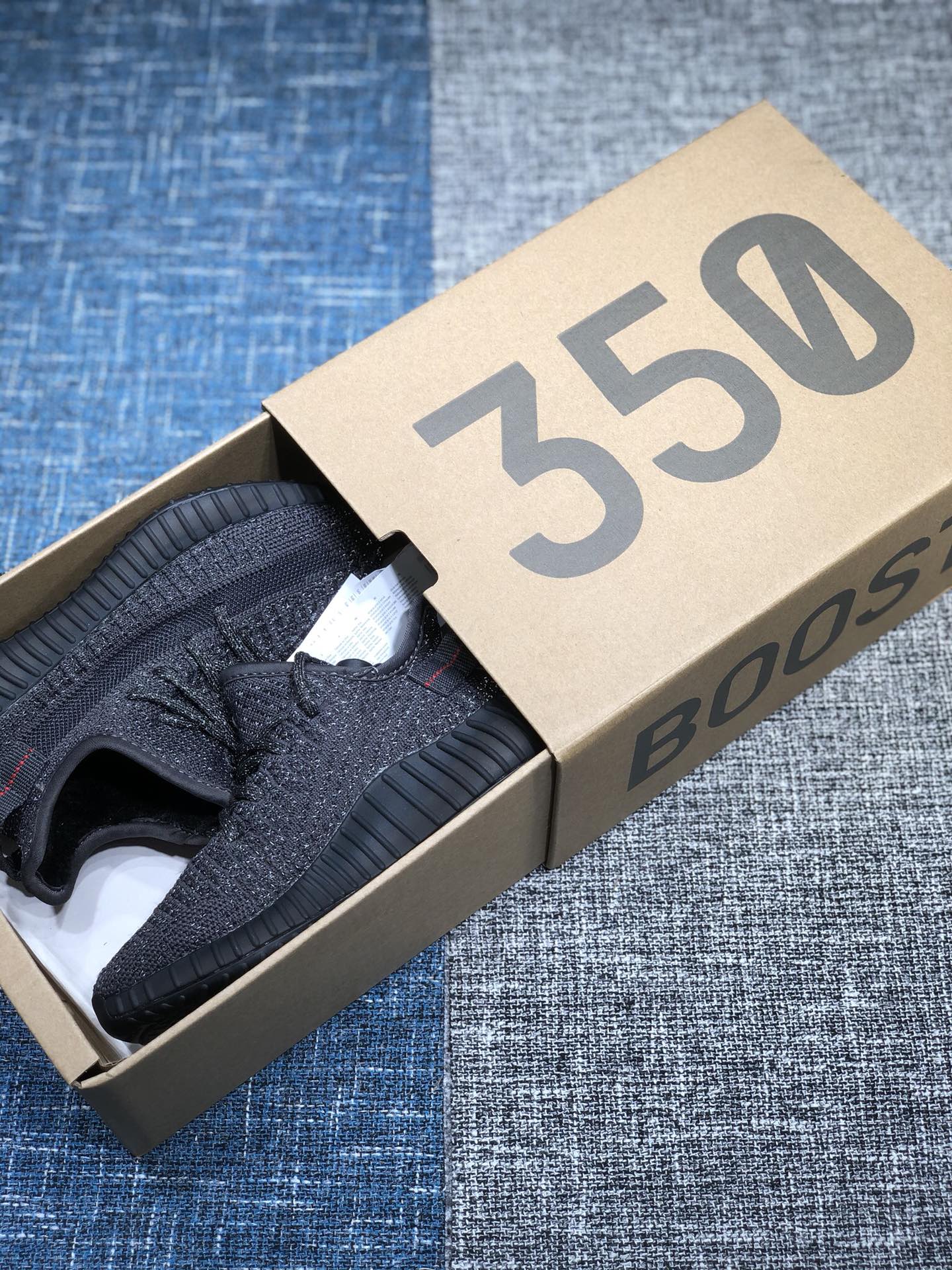 图片[9]-加毛款 冬季专属 ❗️加绒满天星 全新批次出货 独家供应👏Yeezy 350v2 黑满天星 童鞋#同步官方发售版本 市场唯一正确版本 原厂纸板开模 原厂织面，市售唯一巴斯夫童鞋，专供外贸 中文盒标齐全 完全可充正操作 货号：FU9007 尺码：28-35-选品中心