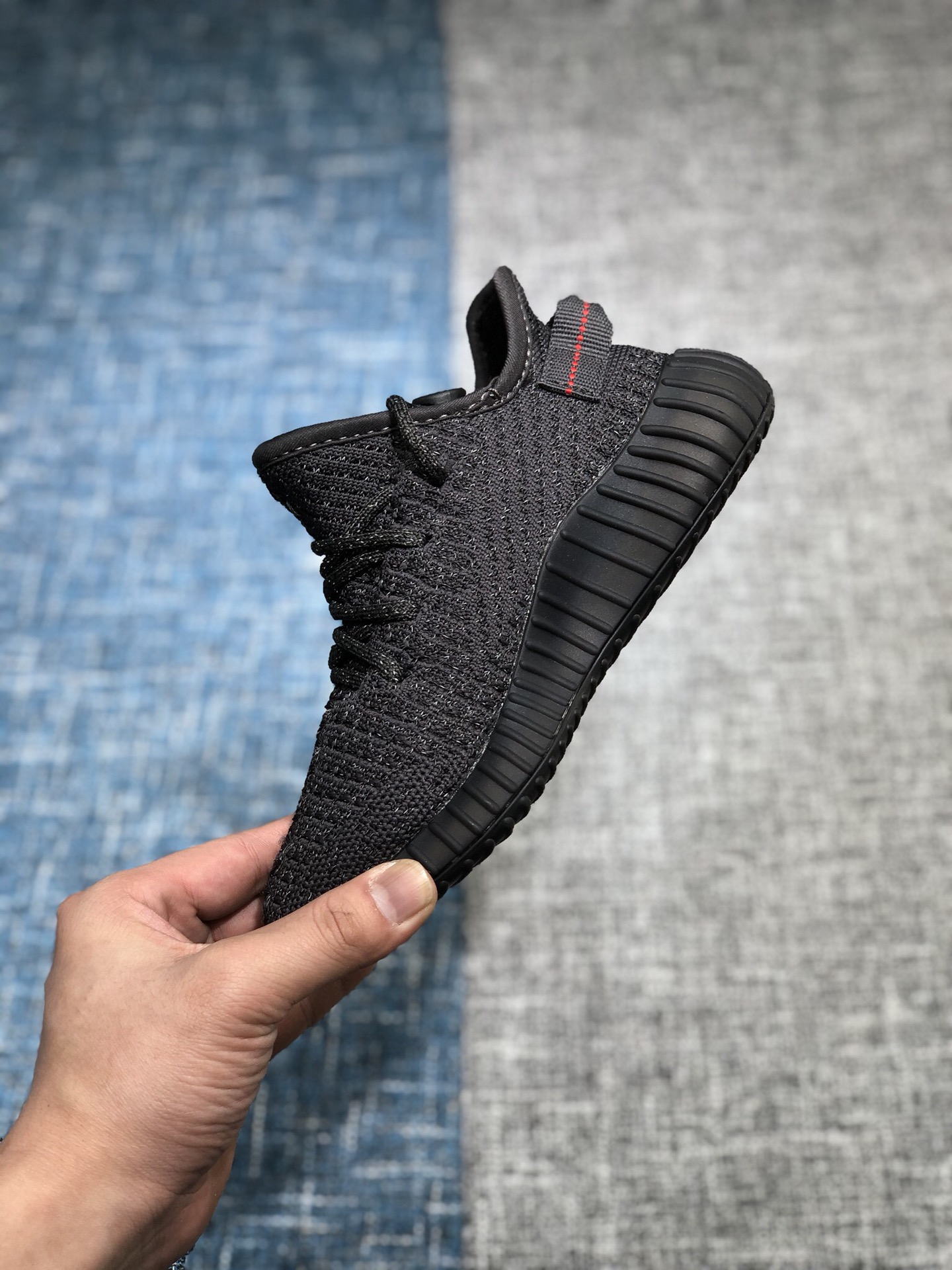 图片[3]-加毛款 冬季专属 ❗️加绒满天星 全新批次出货 独家供应👏Yeezy 350v2 黑满天星 童鞋#同步官方发售版本 市场唯一正确版本 原厂纸板开模 原厂织面，市售唯一巴斯夫童鞋，专供外贸 中文盒标齐全 完全可充正操作 货号：FU9007 尺码：28-35-选品中心