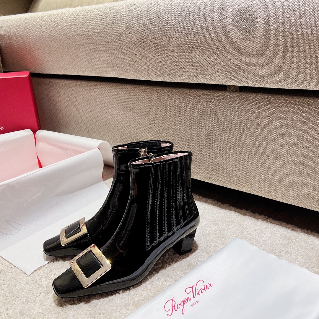 NO:534008,【RV】New color shipment belle nude boots 'Cow patent leather black' (market face version black original leather big sole) The 55th anniversary of the birth of the classic metal square buckle, which gives a new style of nude boots, must not be missed, the outside has elastic bands that are comfortable and not restricted. The inside zipper is super convenient to put on and off, and the temperament is charming 1. Italian suede calfskin/gloss imported calfskin 2. Round version open mold geometric square heel, heel height 4.5cm 3. Italian imported black leather big sole 35-39 (40 customization without return and exchange), boots, boots, cowhide, Leather soles19860909【RV】新色出货belle裸靴 「牛漆皮黑色」（市面对版黑色原色真皮大底） 经典金属方扣诞生55周年赋予新风格的裸靴一定不能错过上脚无敌好看.外侧有弹力带舒适不束缚.内侧拉链穿脱超方便～气质又迷人 1.意大利绒面小牛皮/光面进口小牛皮 2.圆版开模几何方跟,跟高4.5cm 3.意大利进口黑色真皮大底 35-39（40定制不退换）,靴子,boots,cowhide,Leather soles,Women's Shoes