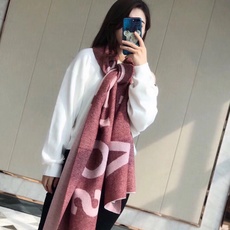 P来自瑞典的Acne Studios一直以其前卫大胆又简约富有质感的风格带出各路大热款。将简约穿出一 P来自瑞典的Acne Studios一直以其前卫大胆又简约富有质感的风格带出各路大热款。将简约穿出一