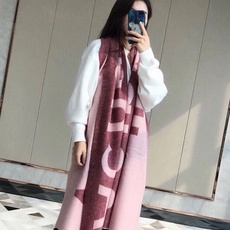 P来自瑞典的Acne Studios一直以其前卫大胆又简约富有质感的风格带出各路大热款。将简约穿出一 P来自瑞典的Acne Studios一直以其前卫大胆又简约富有质感的风格带出各路大热款。将简约穿出一