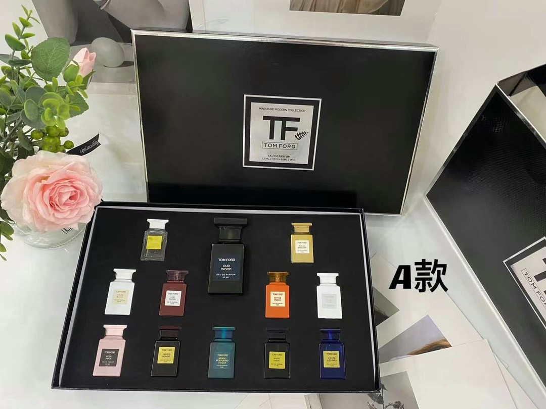 Tom Ford Miniature Modern Collection Perfume Gift Set - 12 Piece Variety 4 i1637507379 1891 3