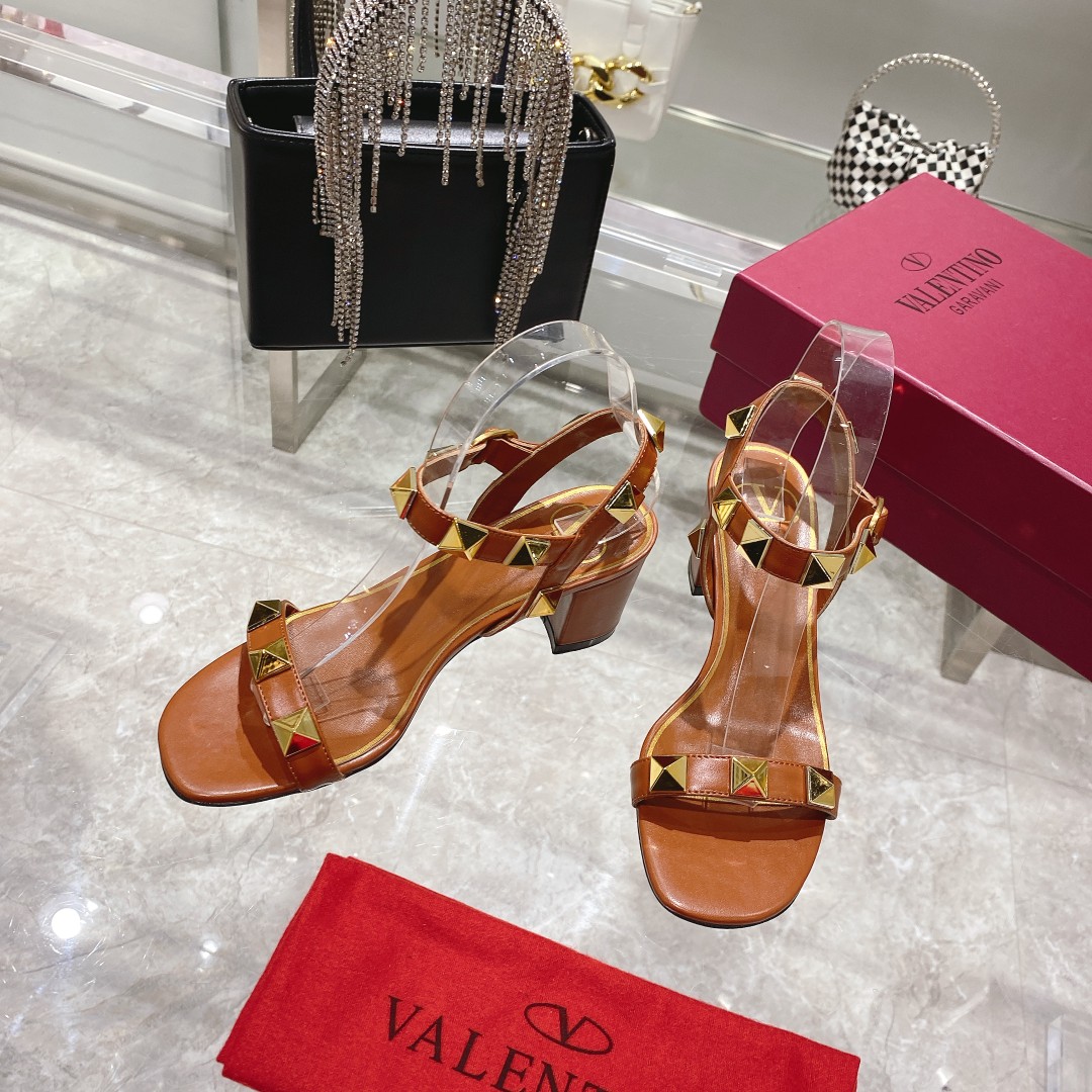 [Valen*tino]〰 Sandalias con tachuelas Valentino nuevas, de primera calidad Exterior: piel de oveja i