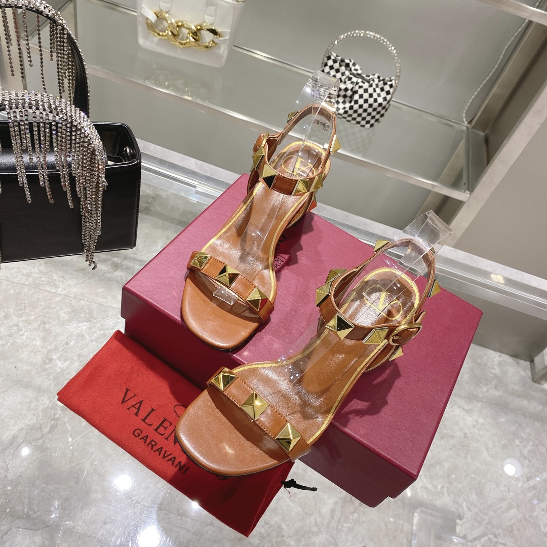 [Valen*tino]〰 Sandalias con tachuelas Valentino nuevas, de primera calidad Exterior: piel de oveja i