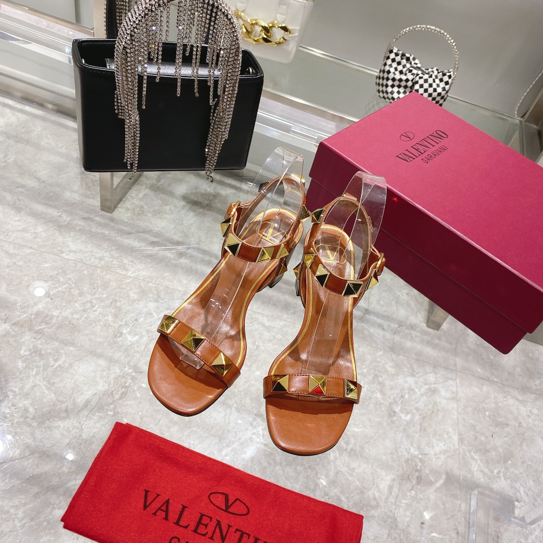 [Valen*tino]〰 Sandalias con tachuelas Valentino nuevas, de primera calidad Exterior: piel de oveja i