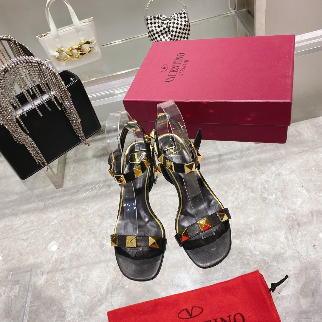 [Valen*tino]〰 Sandalias con tachuelas Valentino nuevas, de primera calidad Exterior: piel de oveja i