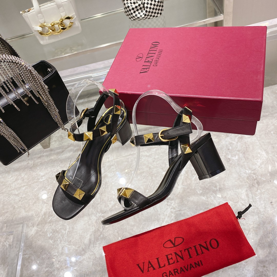 [Valen*tino]〰 Sandalias con tachuelas Valentino nuevas, de primera calidad Exterior: piel de oveja i