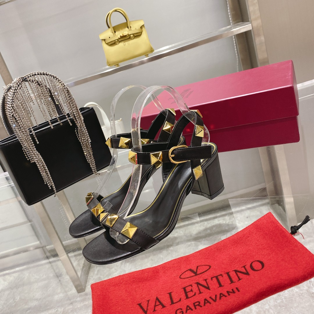 [Valen*tino]〰 Sandalias con tachuelas Valentino nuevas, de primera calidad Exterior: piel de oveja i