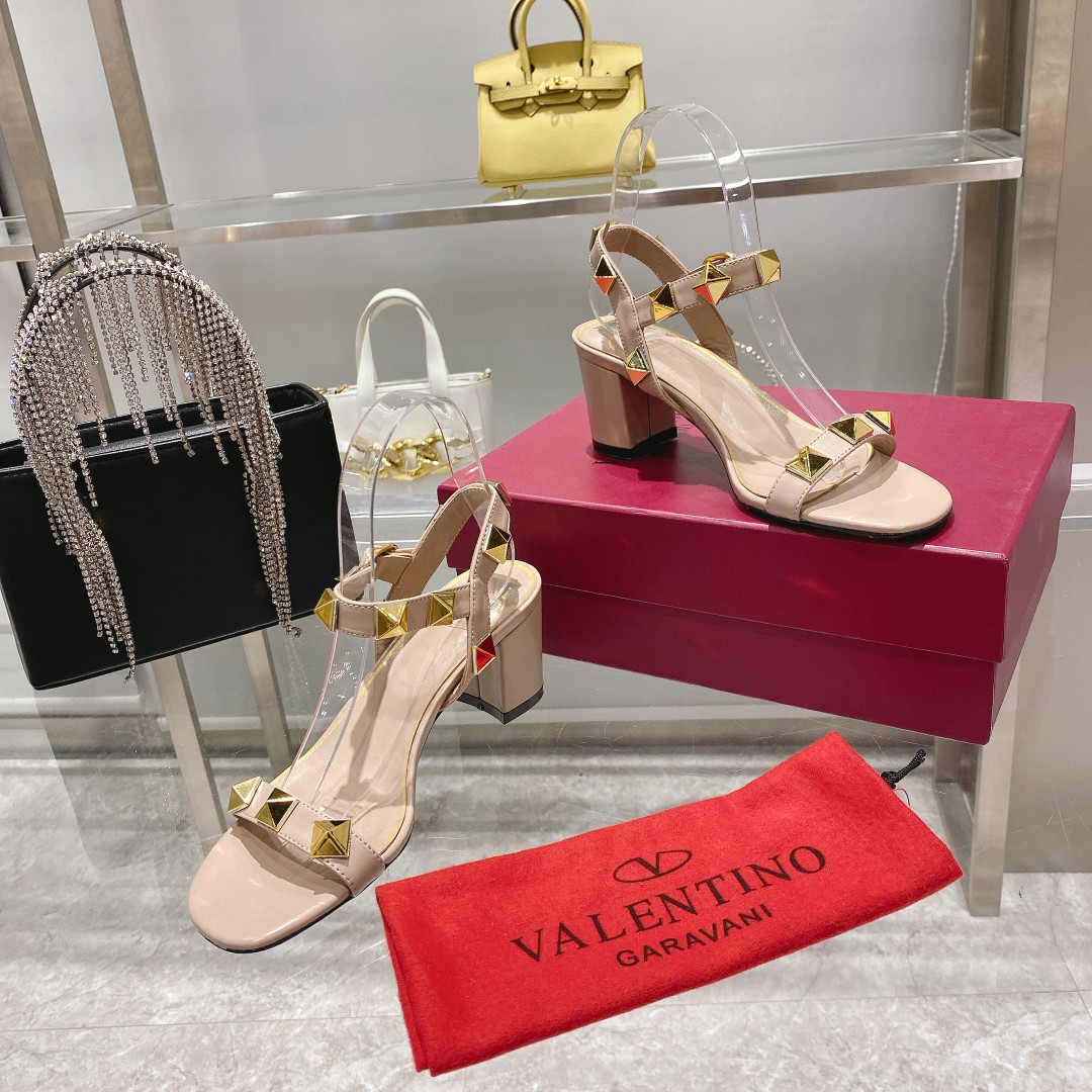 [Valen*tino]〰 Sandalias con tachuelas Valentino nuevas, de primera calidad Exterior: piel de oveja i