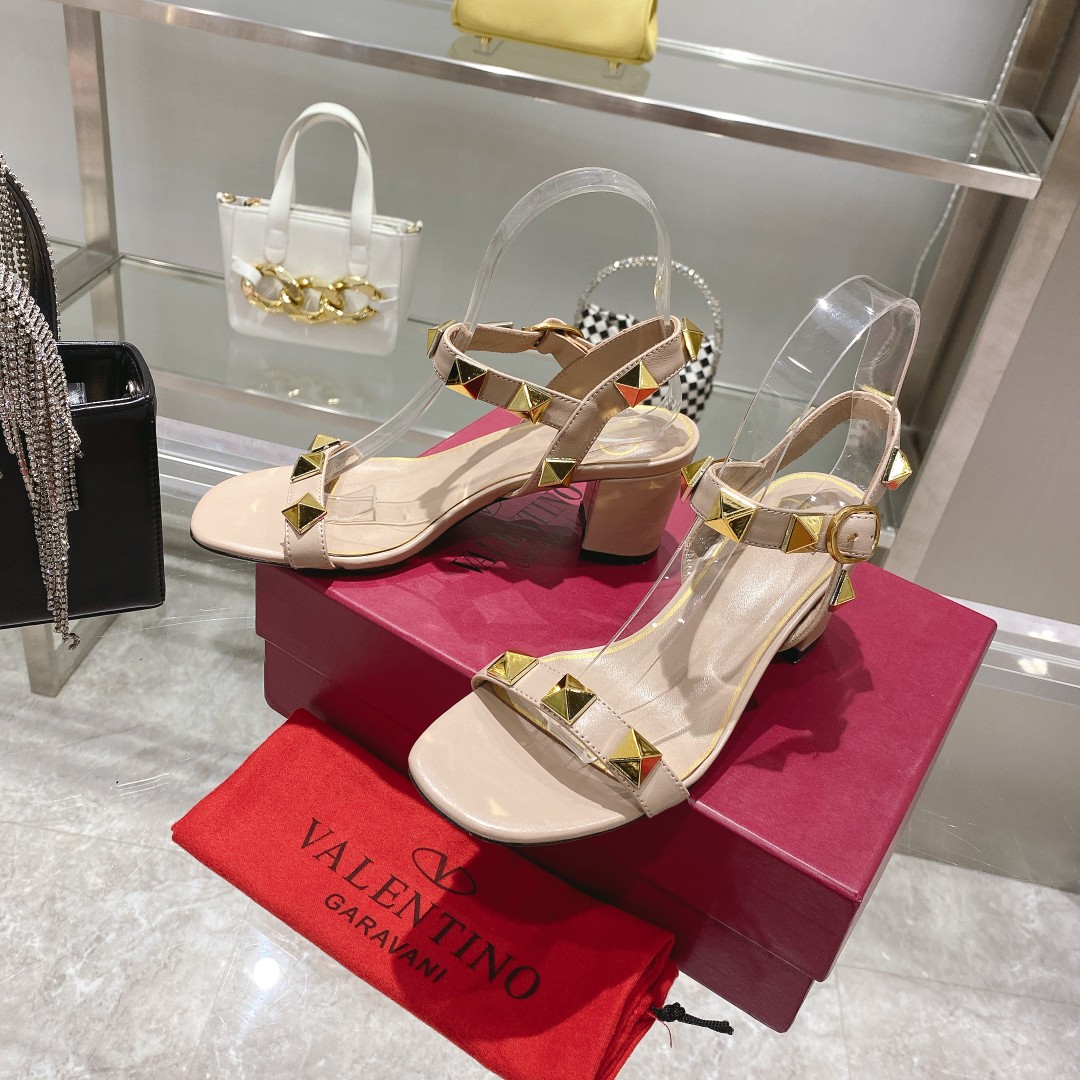 [Valen*tino]〰 Sandalias con tachuelas Valentino nuevas, de primera calidad Exterior: piel de oveja i