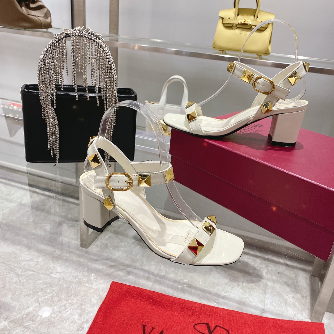 [Valen*tino]〰 Sandalias con tachuelas Valentino nuevas, de primera calidad Exterior: piel de oveja i