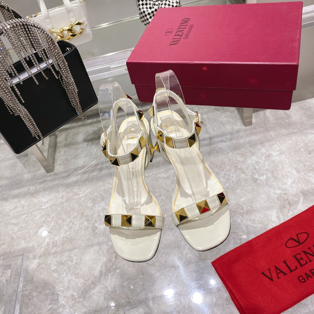 [Valen*tino]〰 Sandalias con tachuelas Valentino nuevas, de primera calidad Exterior: piel de oveja i