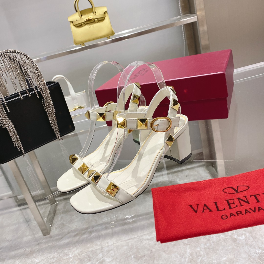 [Valen*tino]〰 Sandalias con tachuelas Valentino nuevas, de primera calidad Exterior: piel de oveja i